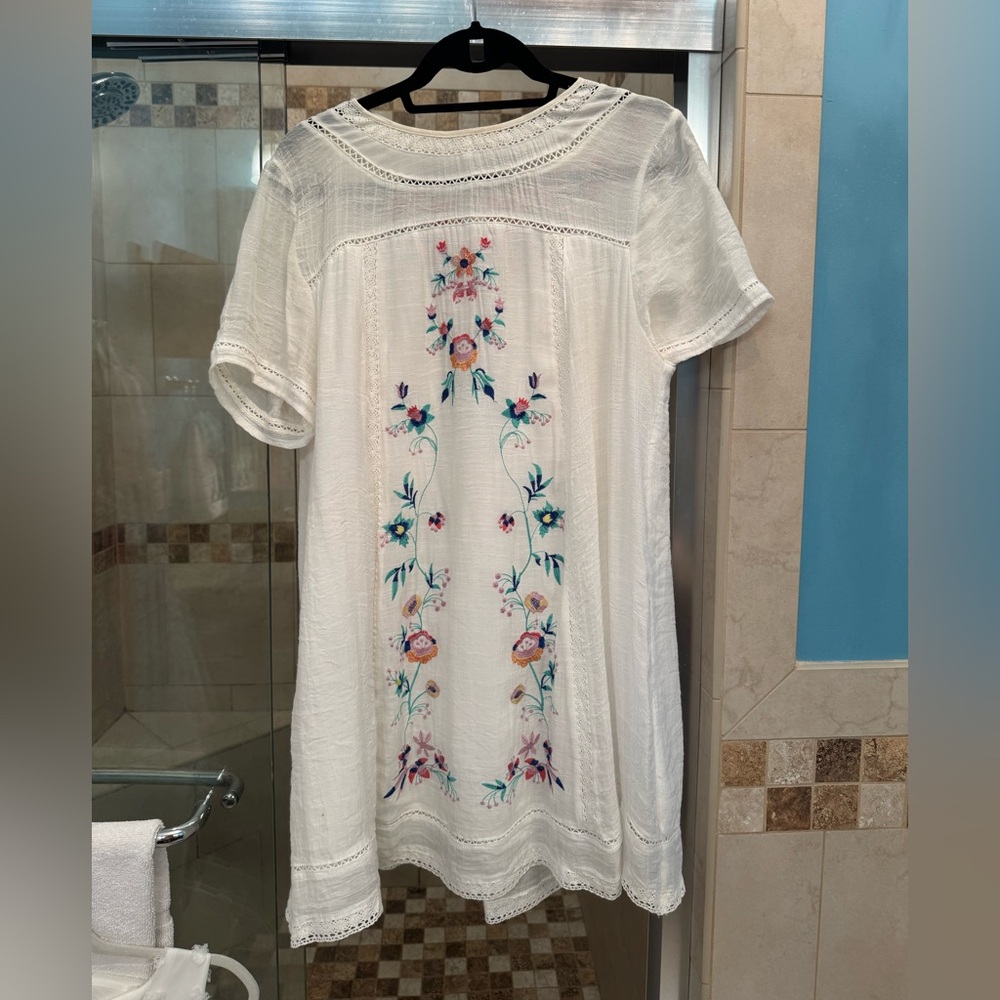Umgee White Dress with Floral Embroidery